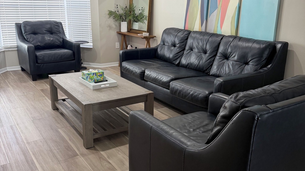 Photo of Livingroom in Courier City - Oscawana