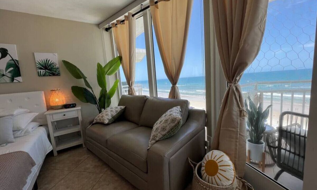 Photo of Livingroom in Daytona Beach Shores