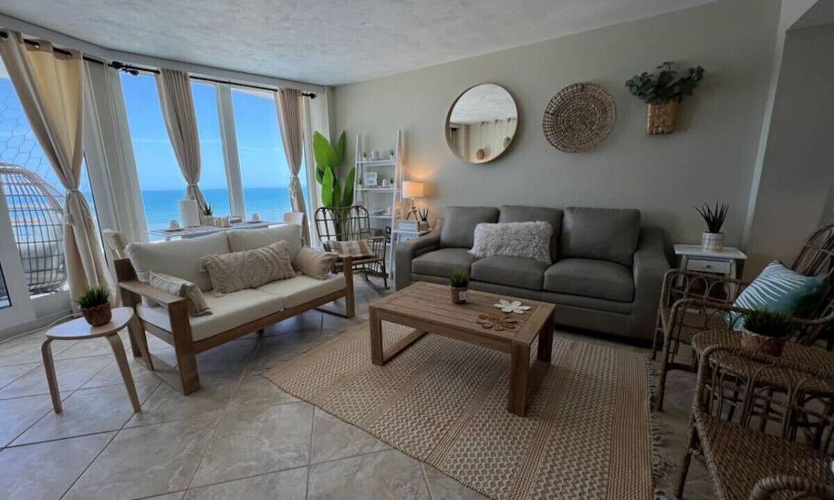 Photo of Livingroom in Daytona Beach Shores
