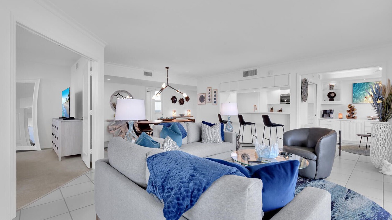 Photo of Livingroom in Pelican Bay
