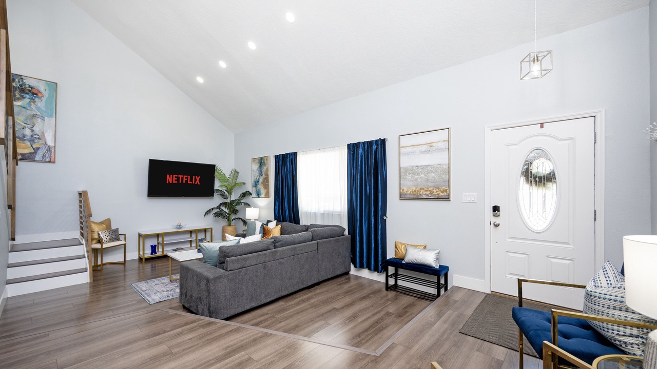 Photo of Livingroom in Egypt Lake-Leto