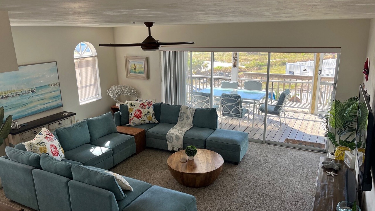 Photo of Livingroom in Mid Island