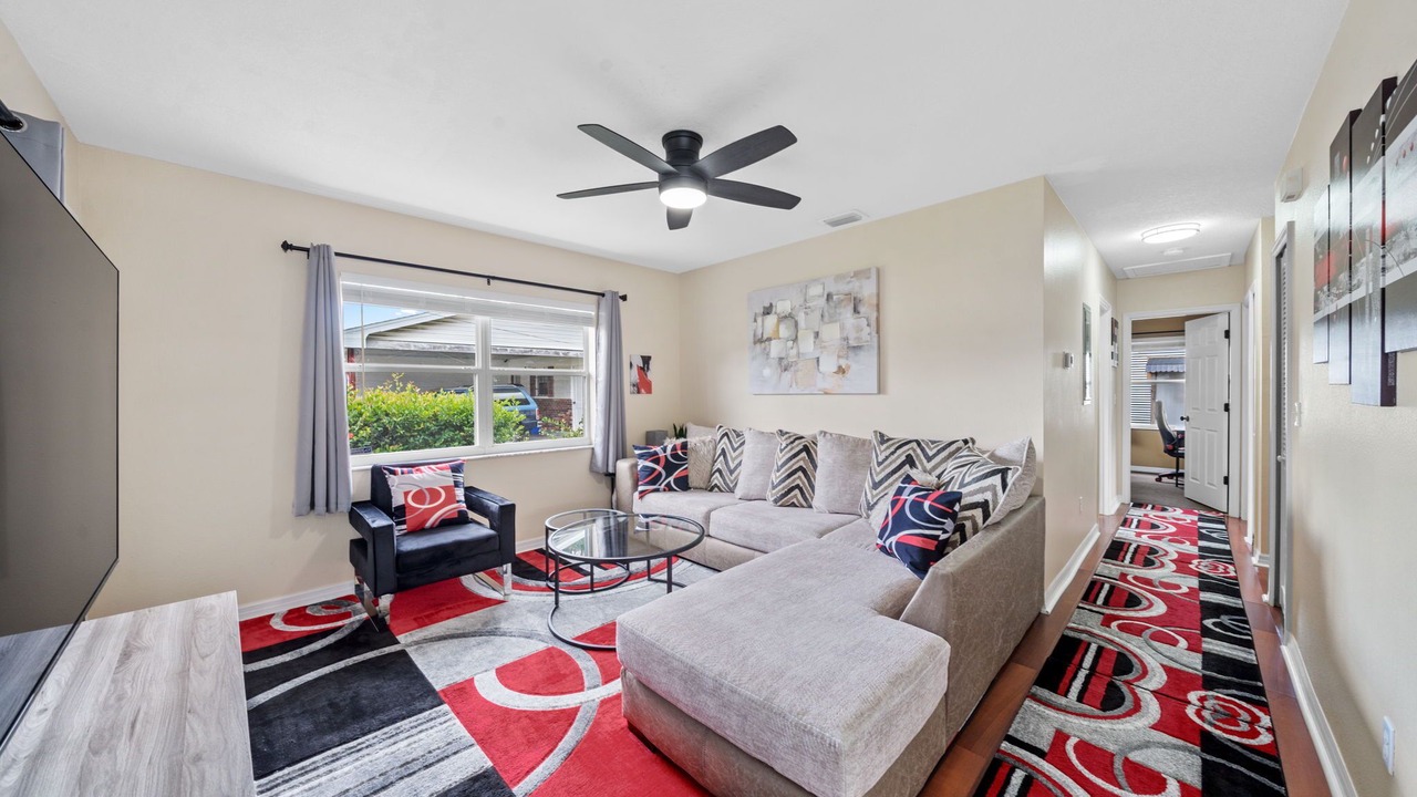 Photo of Livingroom in Carver City - Lincoln Gardens