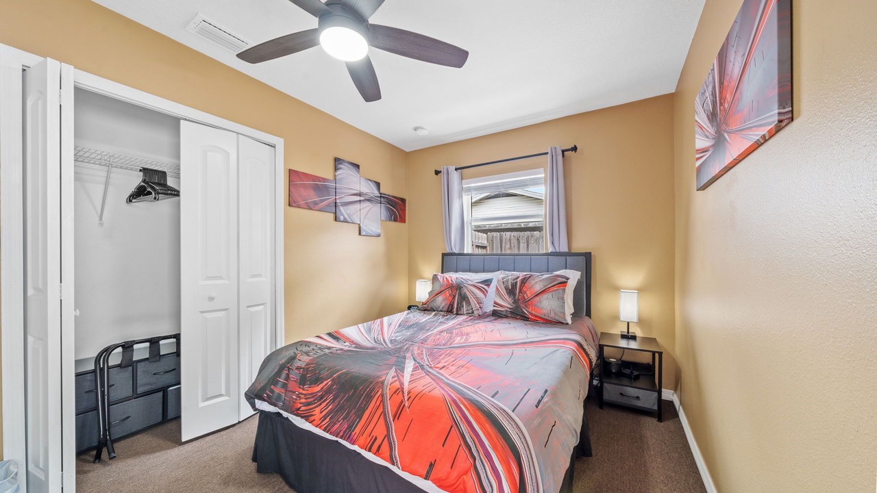 Photo of Bedroom in Carver City - Lincoln Gardens