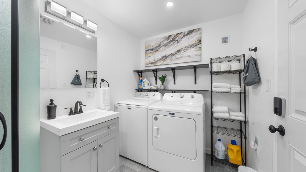 Photo of Bathroom in Carver City - Lincoln Gardens