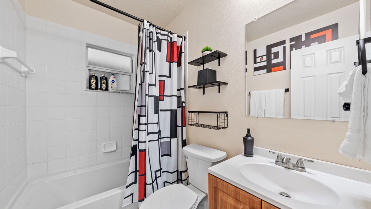 Photo of Bathroom in Carver City - Lincoln Gardens