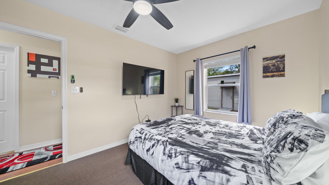 Photo of Bedroom in Carver City - Lincoln Gardens