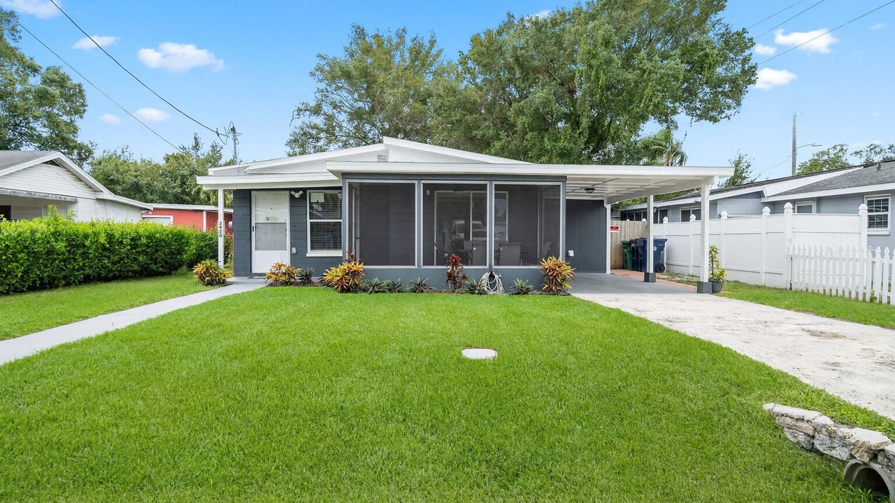 Photo of Outdoor in Carver City - Lincoln Gardens