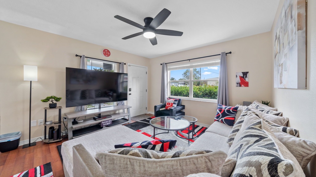 Photo of Livingroom in Carver City - Lincoln Gardens