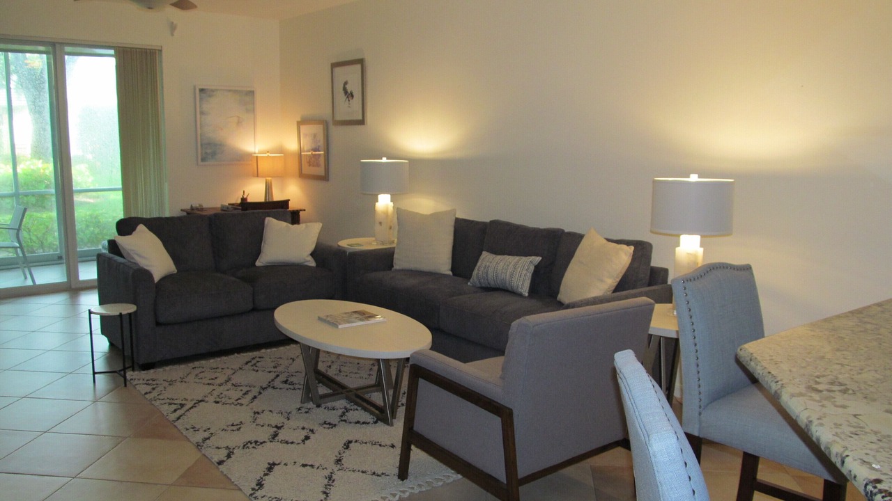 Photo of Livingroom in Pelican Bay