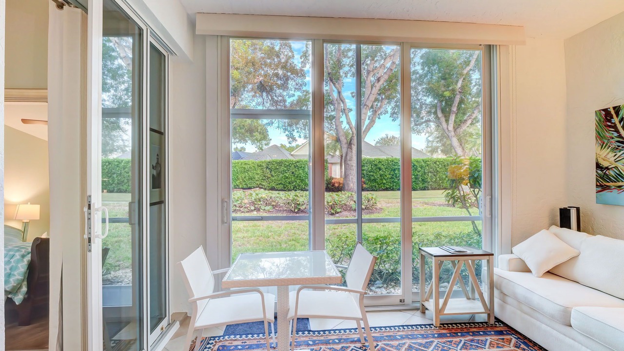 Photo of Livingroom in Pelican Bay