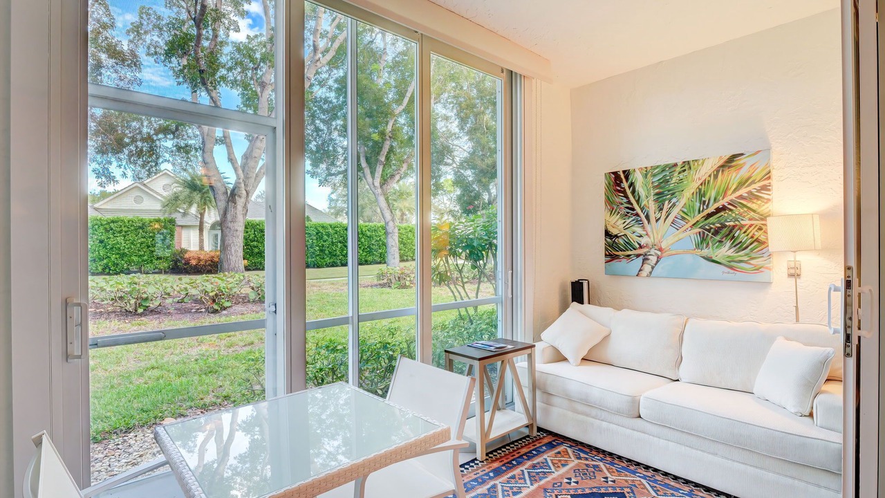 Photo of Livingroom in Pelican Bay
