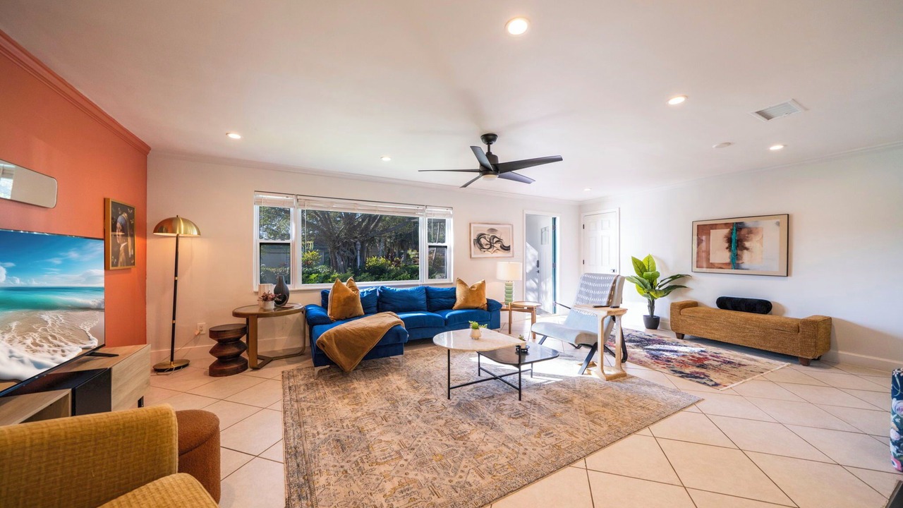 Photo of Livingroom in Willoughby Acres