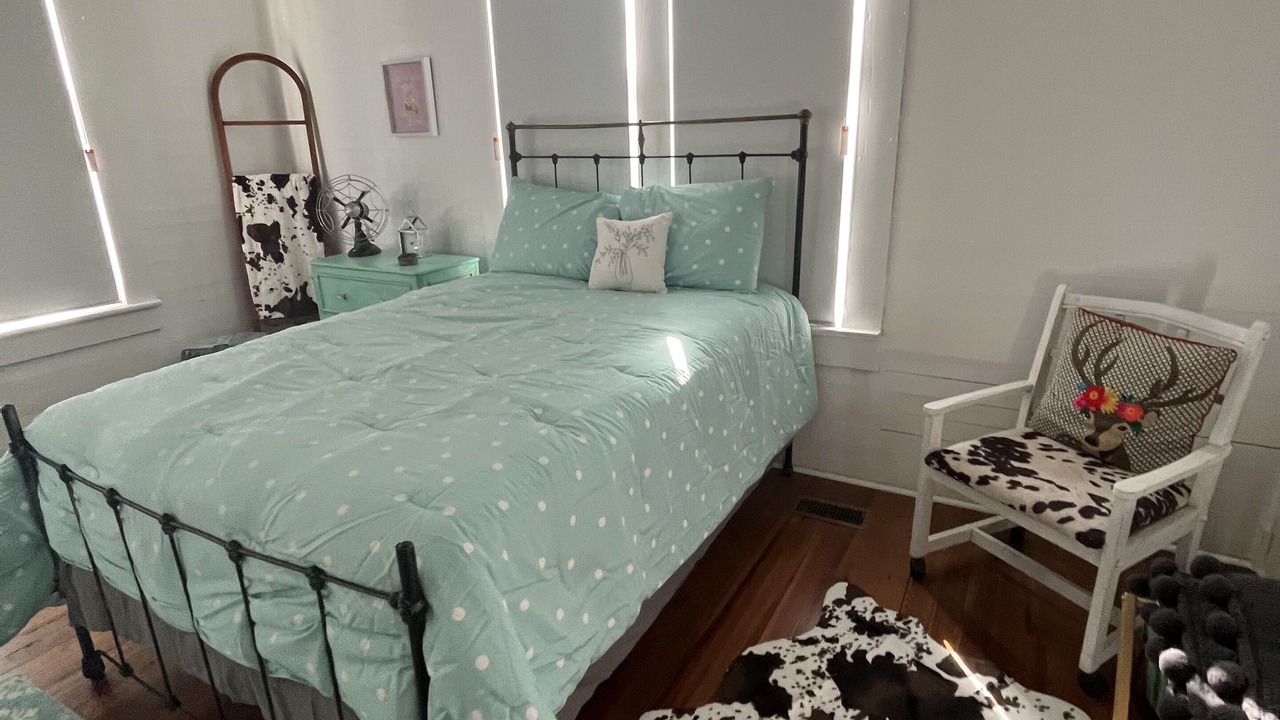 Photo of Bedroom in Brooks County