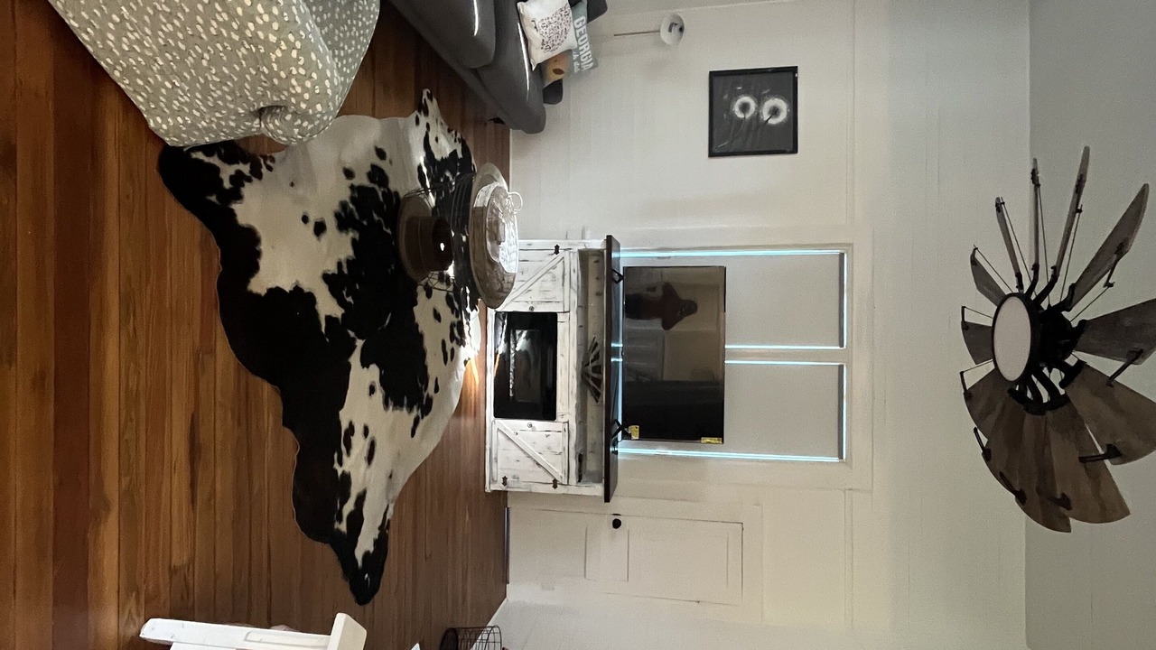Photo of Livingroom in Brooks County