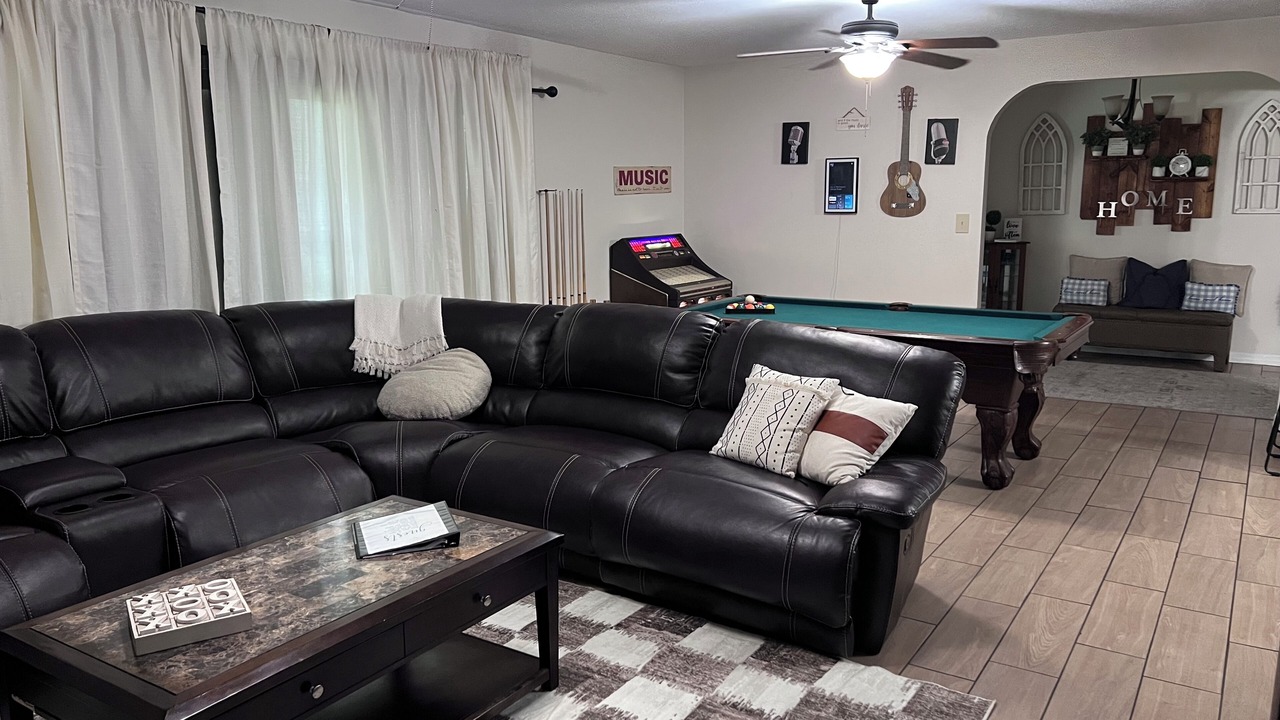 Photo of Livingroom in Bearss Plaza