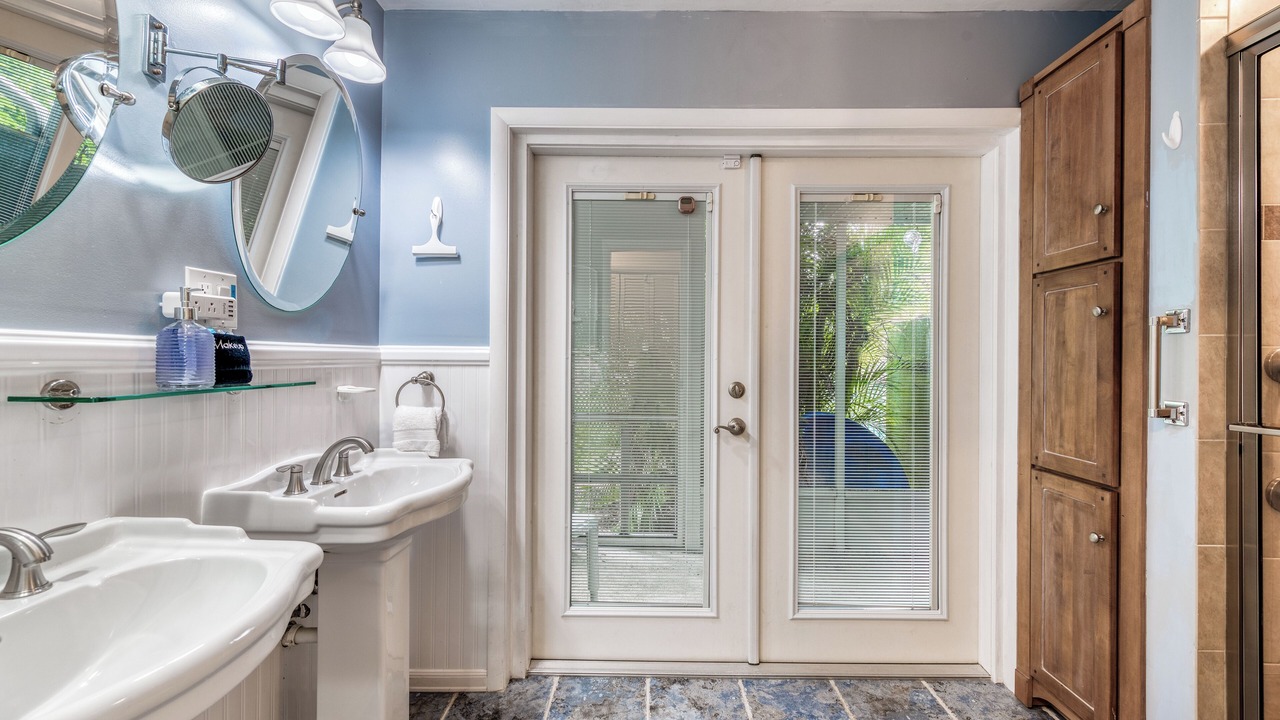 Photo of Bathroom in Cocoa Isles