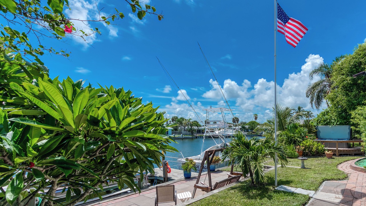 Photo of Others in Cocoa Isles