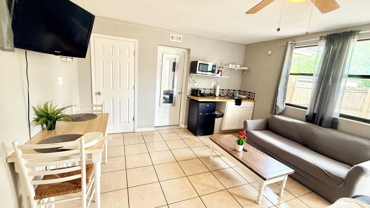 Photo of Livingroom in Jacksonville
