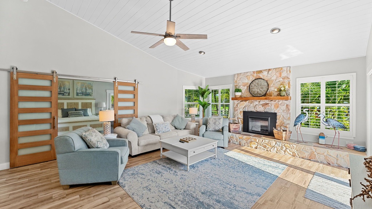 Photo of Livingroom in Convair Cove