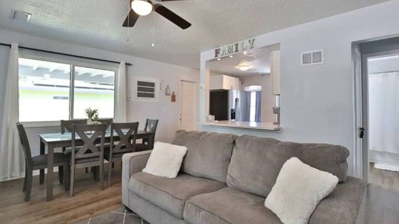 Photo of Livingroom in Sarasota Springs