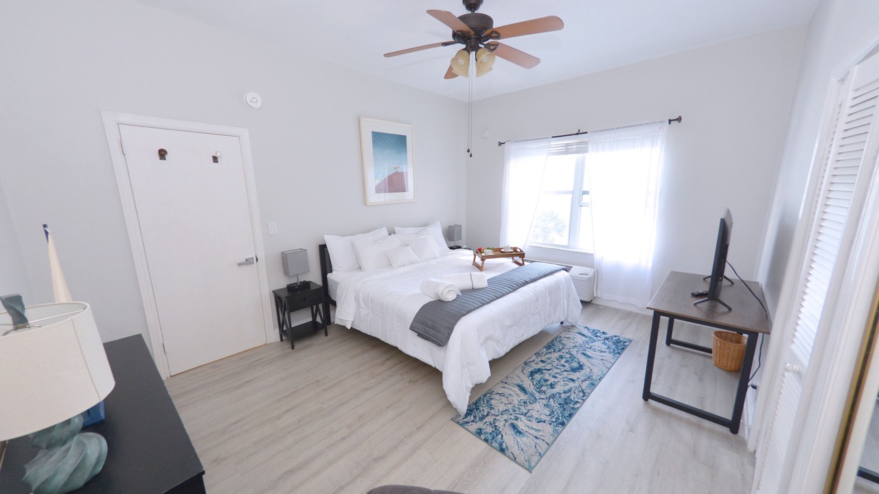 Photo of Bedroom in Hollywood South Central Beach