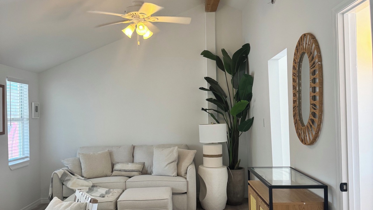 Photo of Livingroom in Whitney Beach