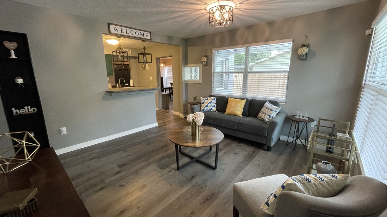 Photo of Livingroom in Gulf Gate Estates