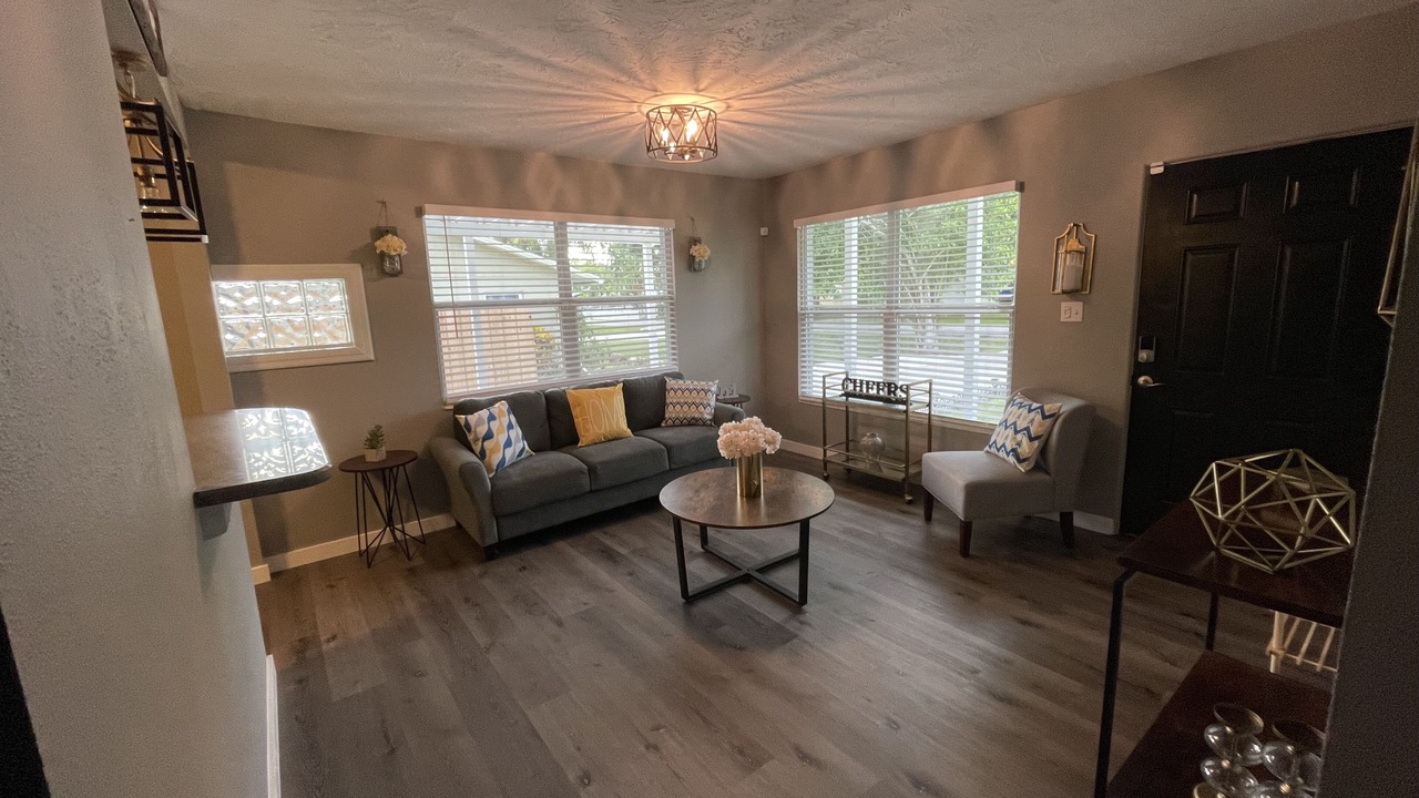 Photo of Livingroom in Gulf Gate Estates
