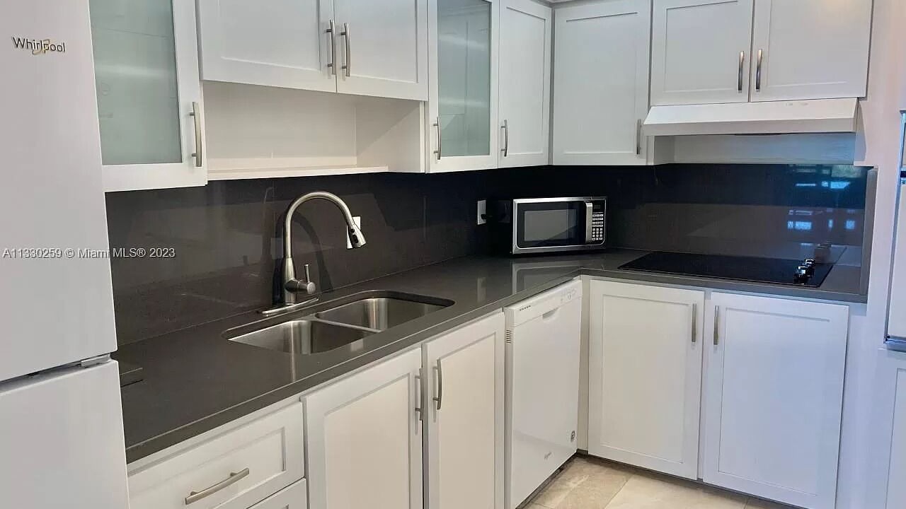 Photo of Kitchen in Hollywood South Central Beach