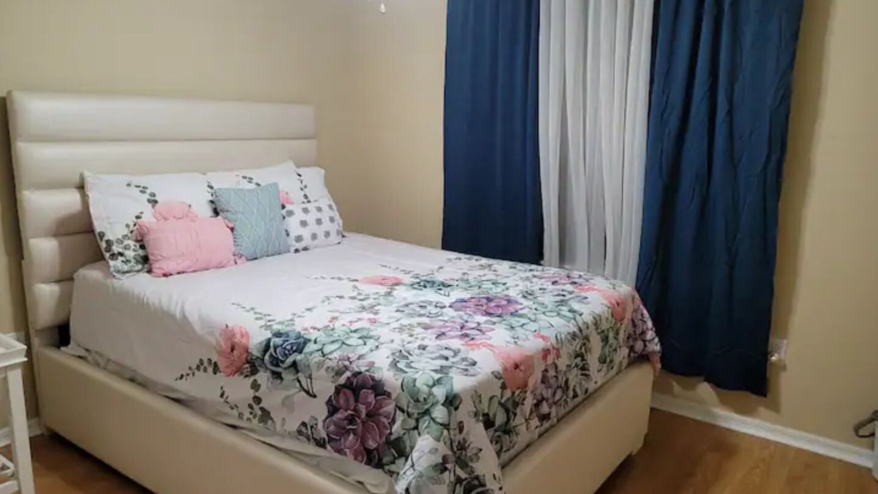 Photo of Bedroom in Lakeview Village