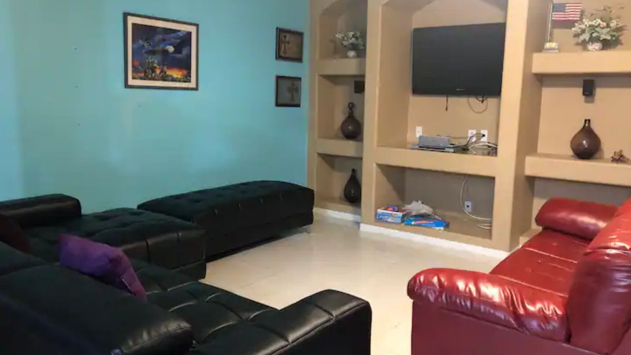 Photo of Livingroom in Lakeview Village