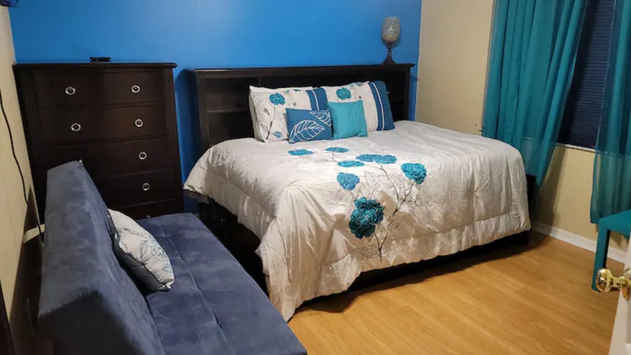 Photo of Bedroom in Lakeview Village