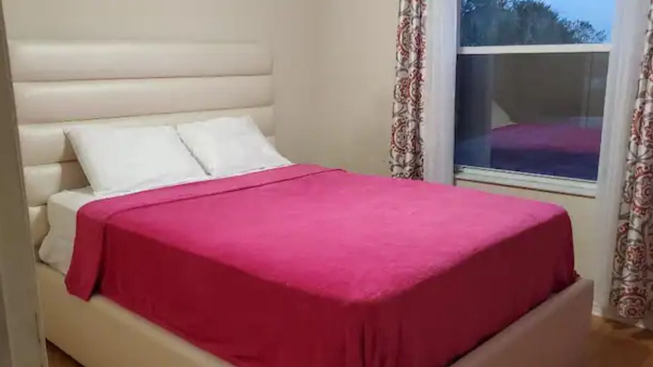 Photo of Bedroom in Lakeview Village