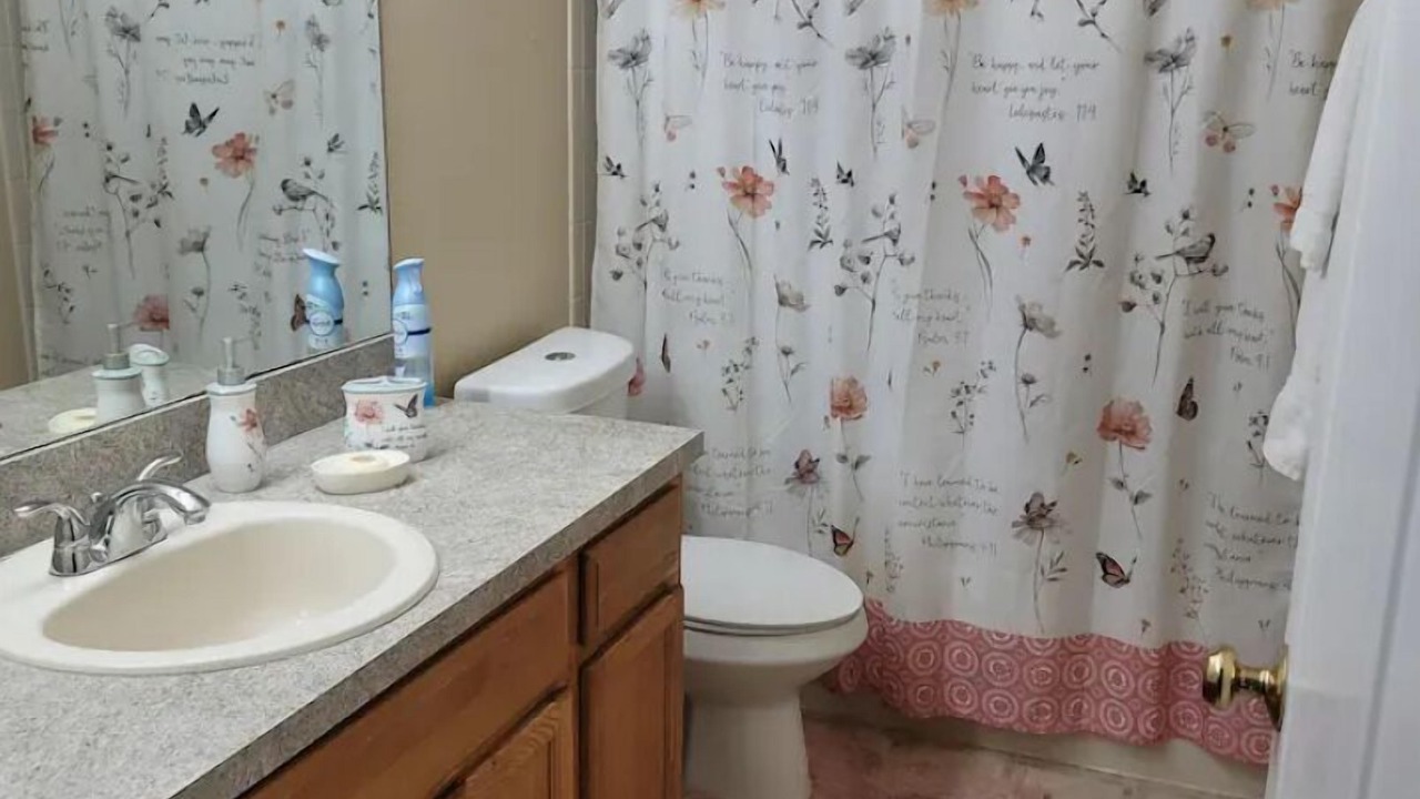 Photo of Bathroom in Lakeview Village