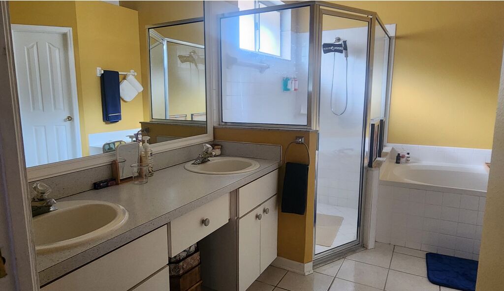 Photo of Bathroom in Town 'n' Country