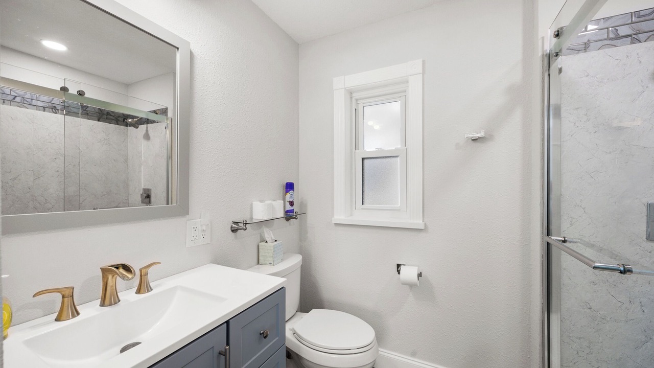 Photo of Bathroom in Yankeetown