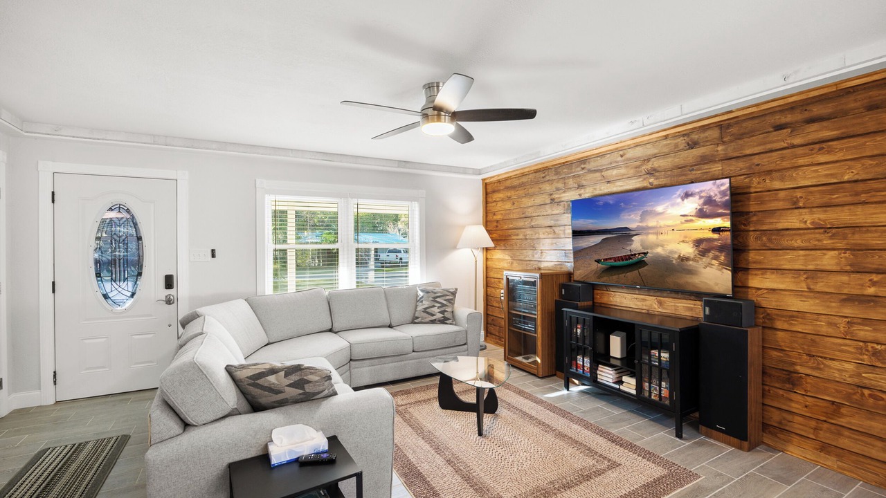 Photo of Livingroom in Yankeetown