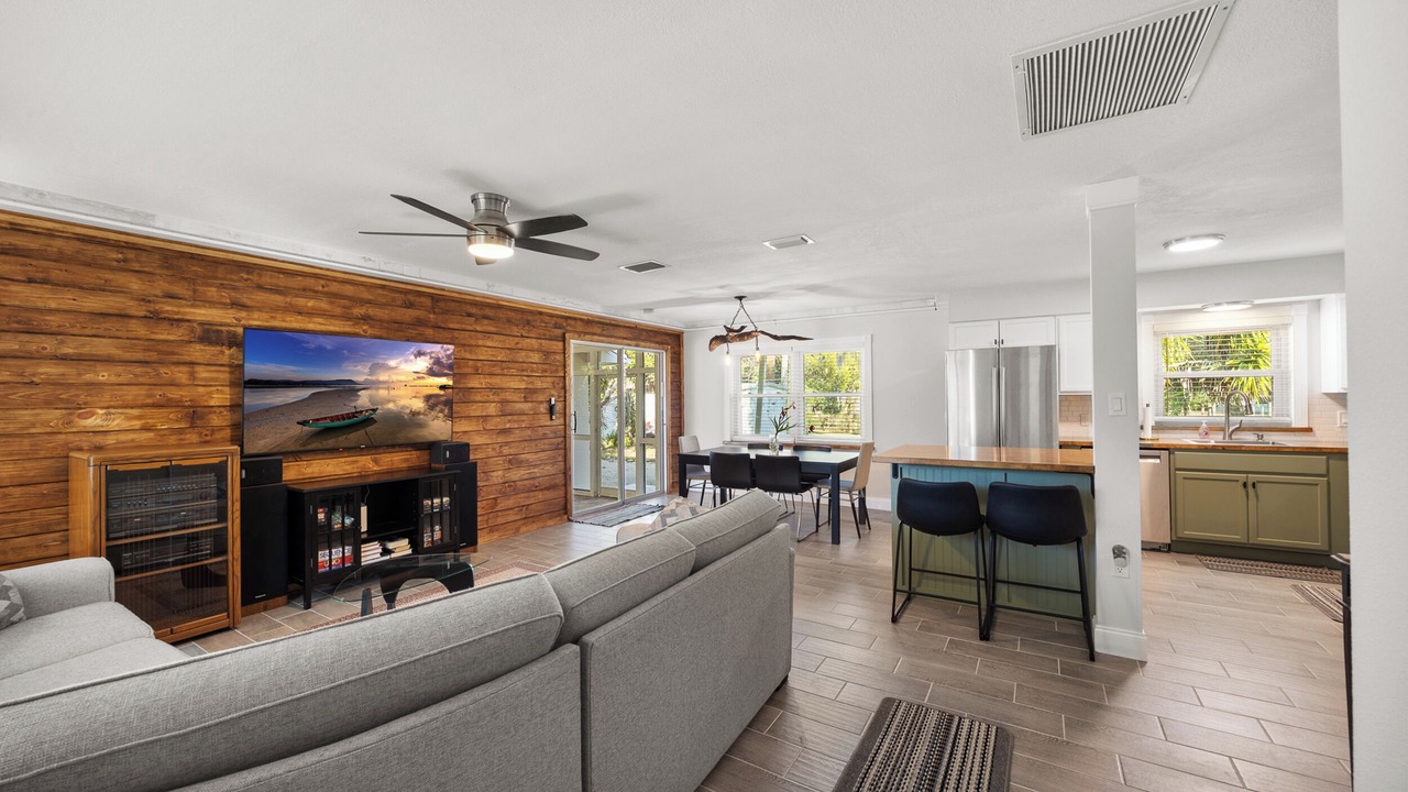 Photo of Livingroom in Yankeetown