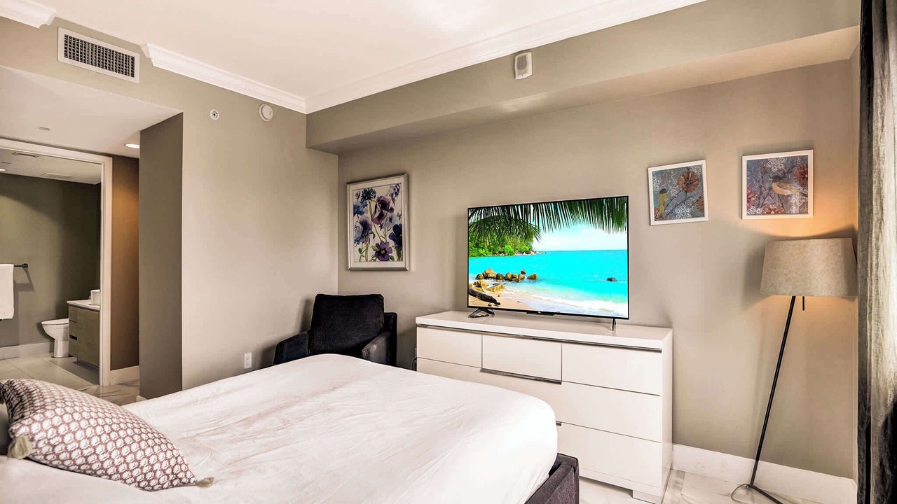 Photo of Bedroom in Hallandale Beach