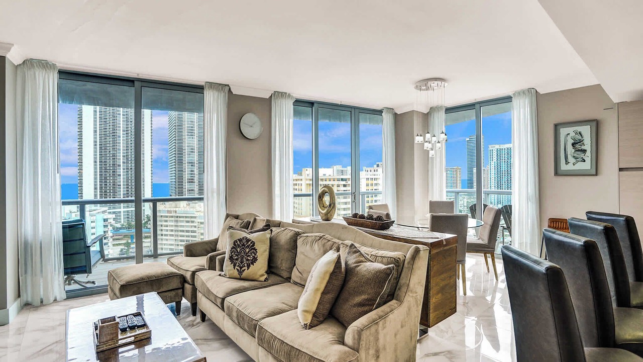Photo of Livingroom in Hallandale Beach