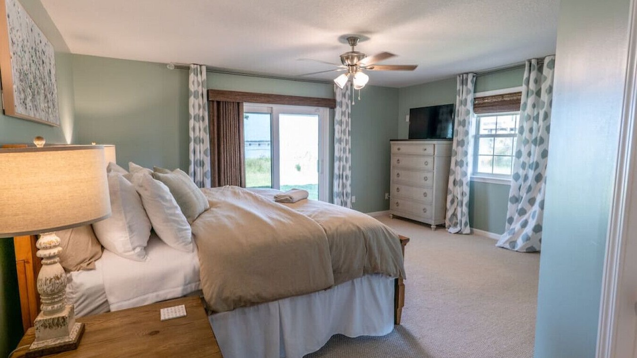Photo of Bedroom in Crescent Beach