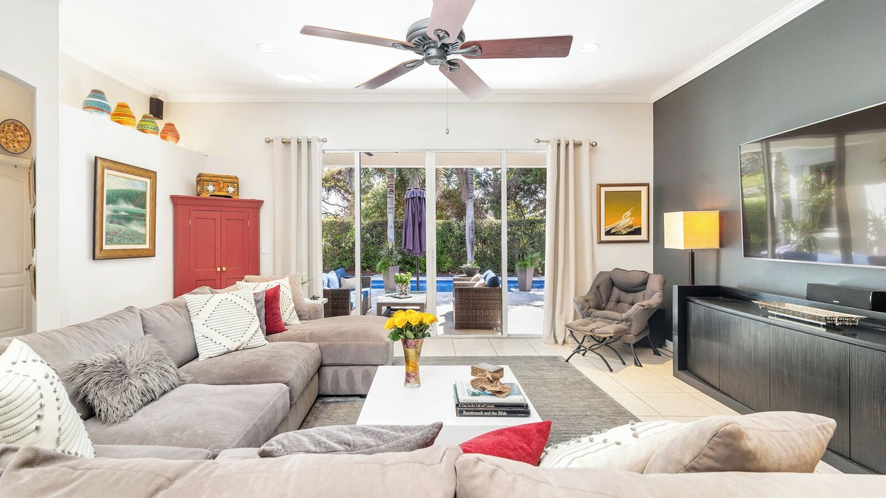 Photo of Livingroom in Lake Ida Shores