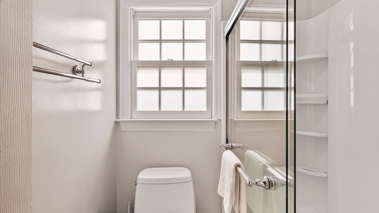 Photo of Bathroom in Beach Institute