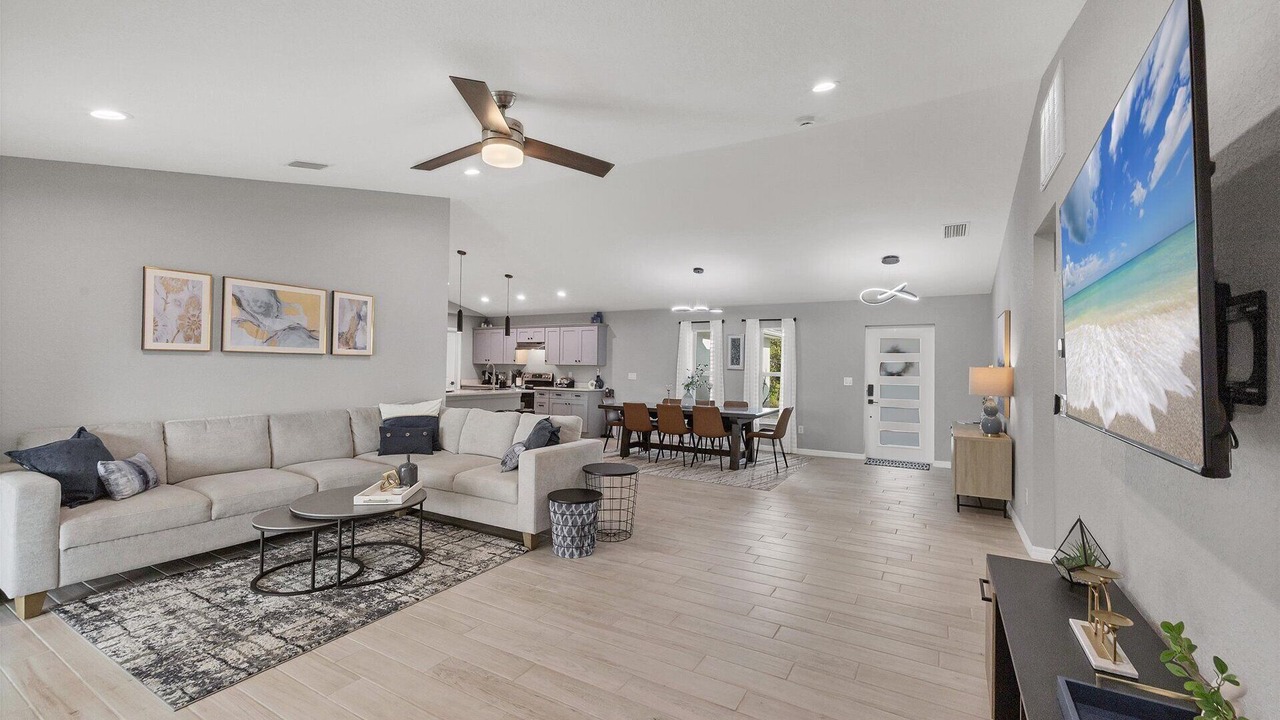 Photo of Livingroom in Englewood East