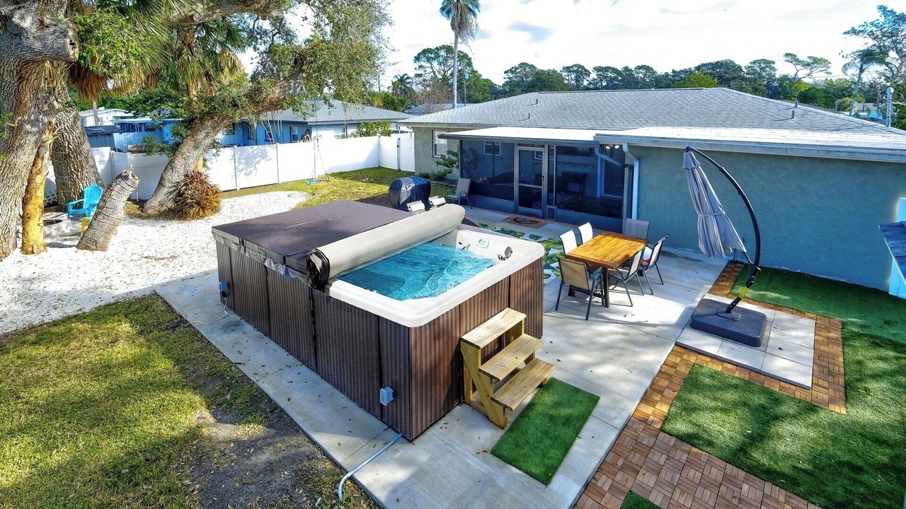 Photo of Outdoor in Gulf Gate Estates