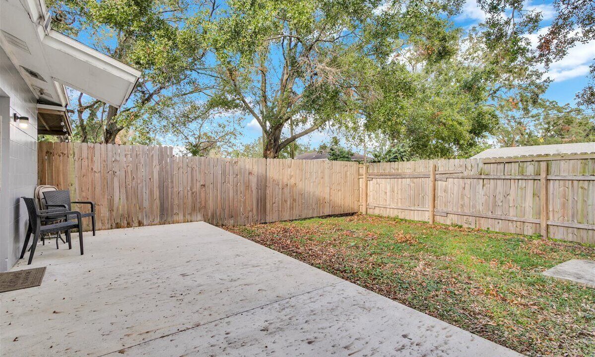 Photo of Patio Balcony in Carver City - Lincoln Gardens