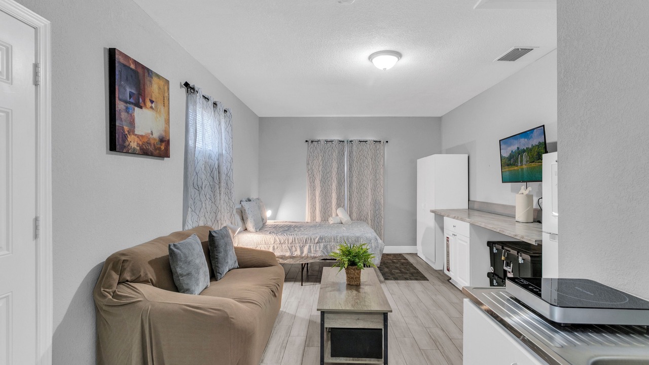 Photo of Livingroom in Carver City - Lincoln Gardens