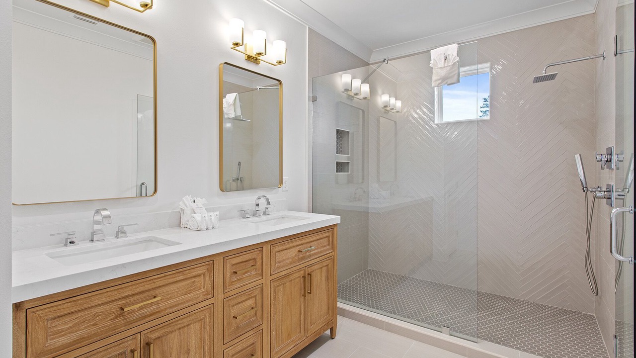 Photo of Bathroom in Gulfview Heights