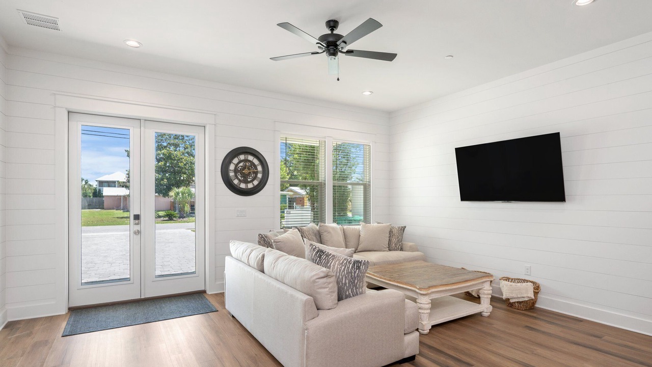 Photo of Livingroom in Clipper Cove